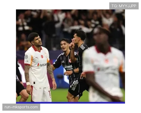 加拉塔萨雷防守体系稳固,球队防线成夺冠关键 加拉塔萨雷防守体系稳固,球队防线成夺冠关键