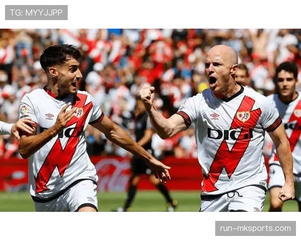 巴萨在西甲新赛季表现稳健,展现出复兴势头与竞争力增强的态势。 巴萨在西甲新赛季表现稳健,展现出复兴势头与竞争力增强的态势。